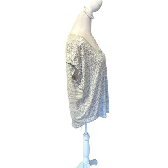Athleta Cloudlight Stratus Breezy Striped Tee Womens Size Medium Petite - Picture 5 of 10